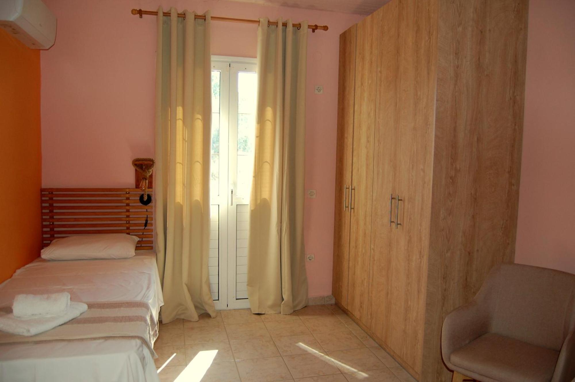 Blue Lagoon Villas Poros  Exterior foto